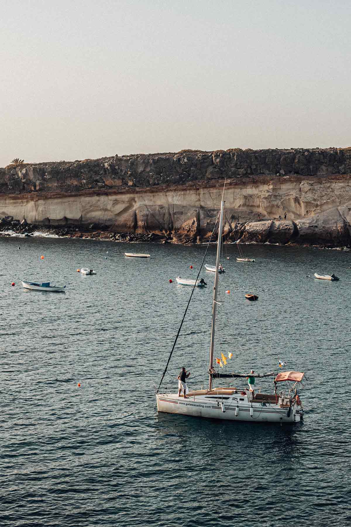 La Casa del Capitán - sailboat-anchored-in-bay